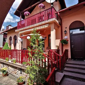 Dom Pod Tujami Bed & Breakfast Krakau